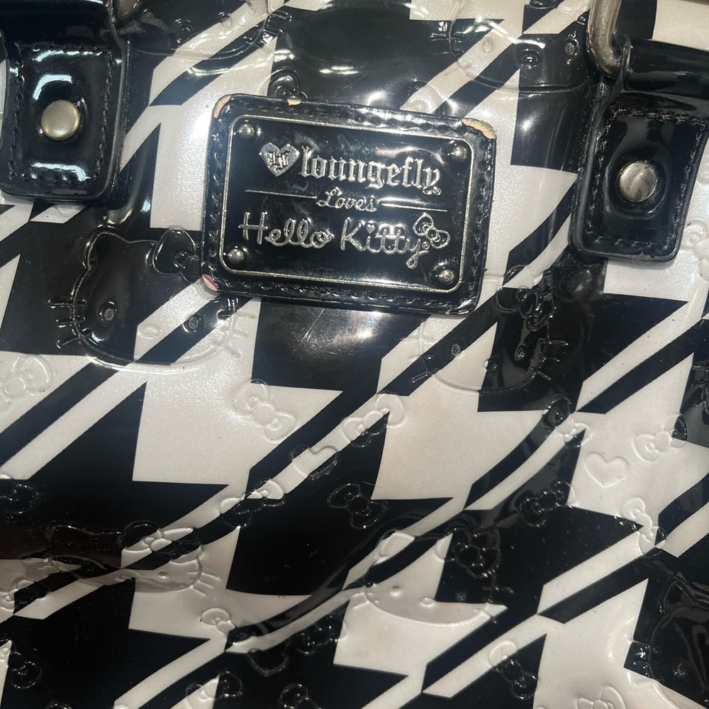 2000s hello kitty x loungefly purse collectors item